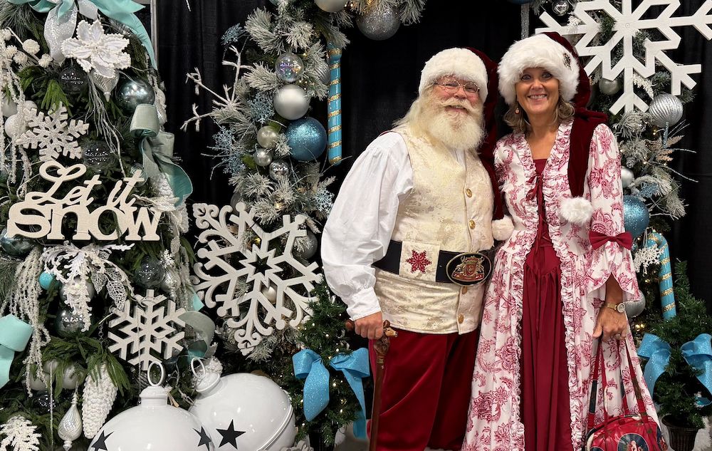 SEE SANTA AT THE SHOW!