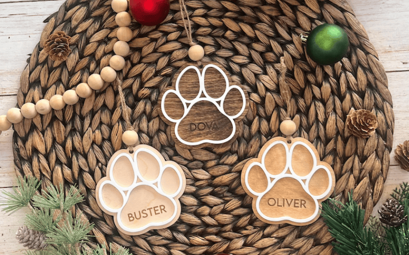 TheSpencersWoodWorks custom ornament with paw prints and names