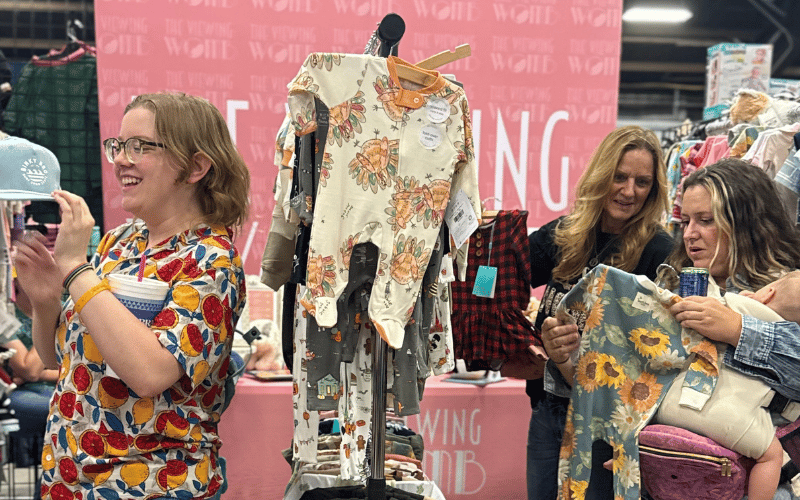 women shopping at Braum's Affair of the Heart Show 