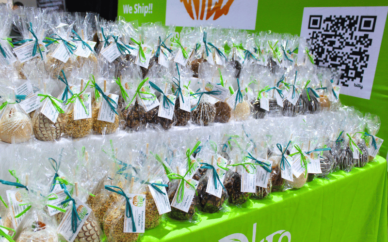 A table with many chocolate caramel apples