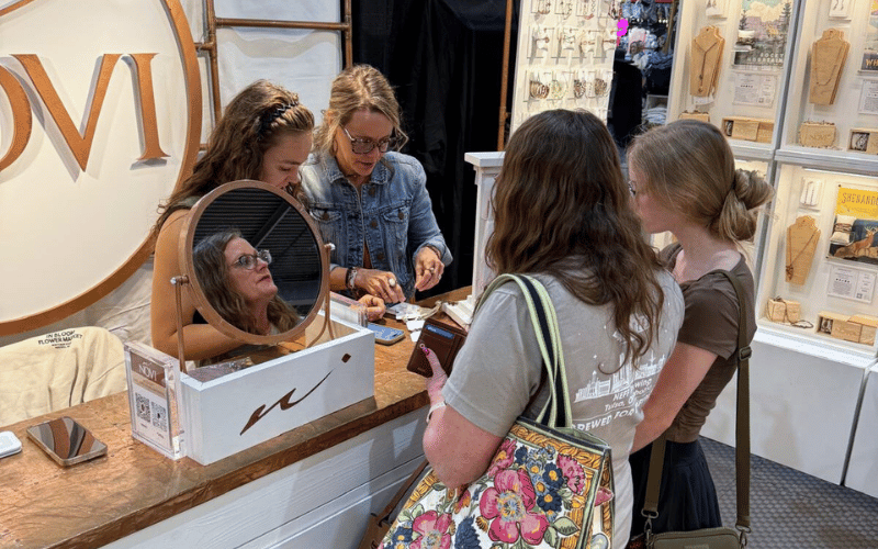 women shopping for jewelry pieces 