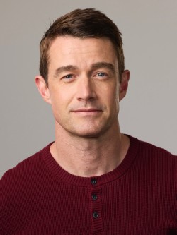 CELEB SIGHTING: ROBERT BUCKLEY