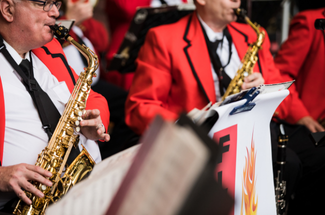 HOLIDAY ENTERTAINMENT STAGE