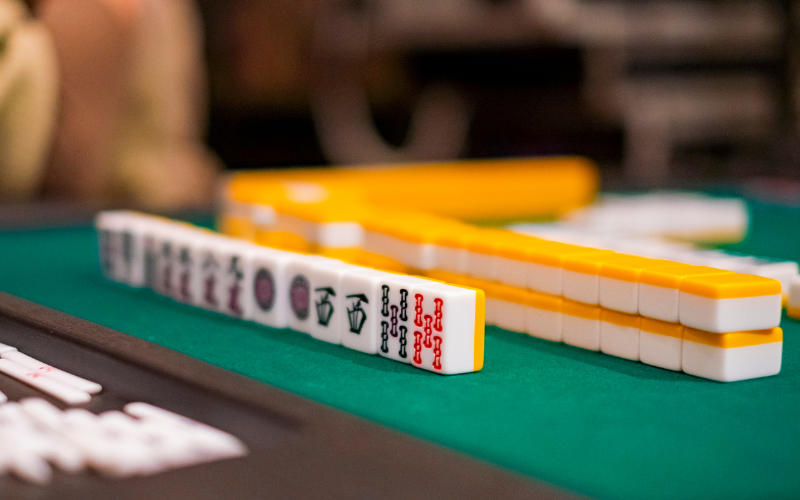 Yellow and white Mah Jong Tiles lined up in a row