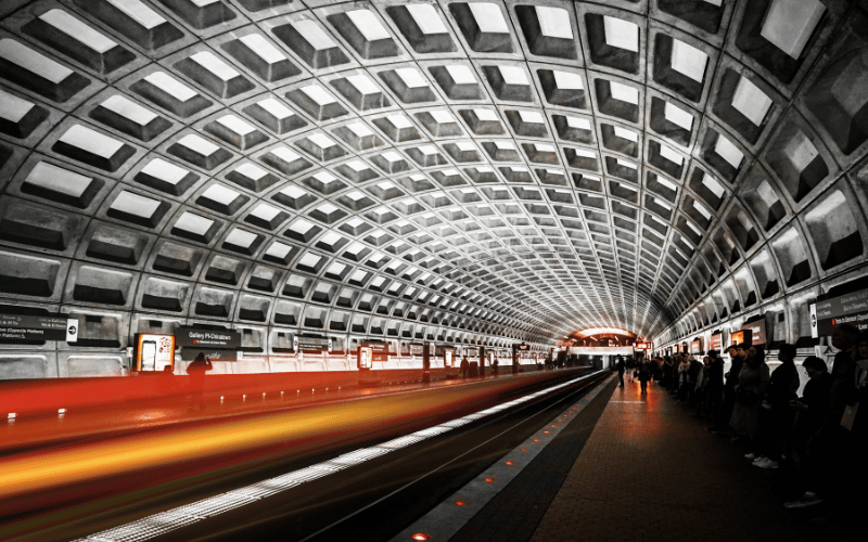 Washington DC Metro image of people waiting for the subway