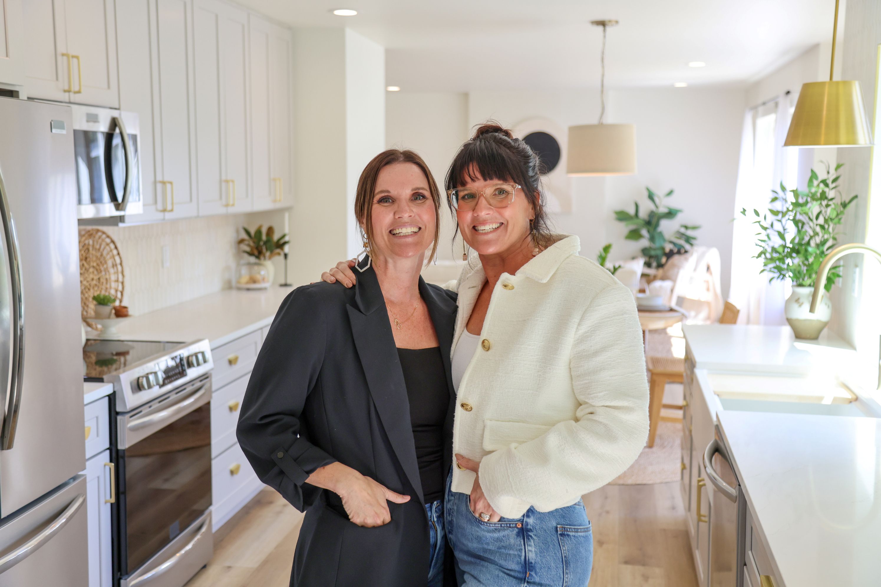 Leslie Davis and Lyndsay Lamb of HGTV's Unsellable Houses