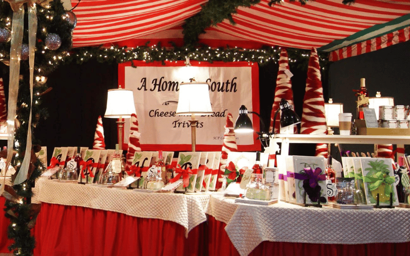 A Home In The South Booth Red and White with Christmas Decor