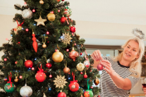 HOLIDAY HOME HELPERS HOLIDAY HOME HELPERS