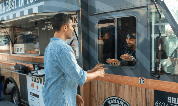 FOOD TRUCK COURTYARD